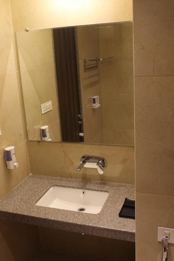 Hotel Rajhans Abhinandan Bhopal Exterior photo