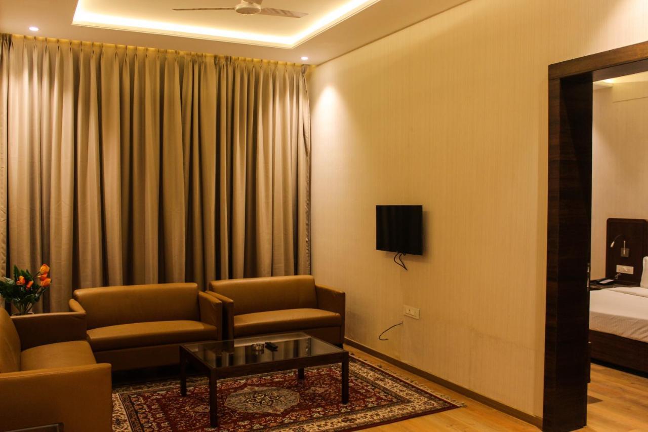 Hotel Rajhans Abhinandan Bhopal Exterior photo