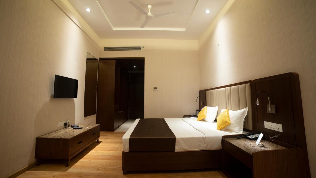 Hotel Rajhans Abhinandan Bhopal Exterior photo