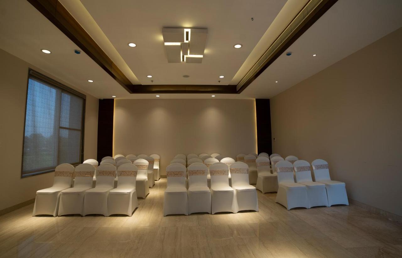 Hotel Rajhans Abhinandan Bhopal Exterior photo