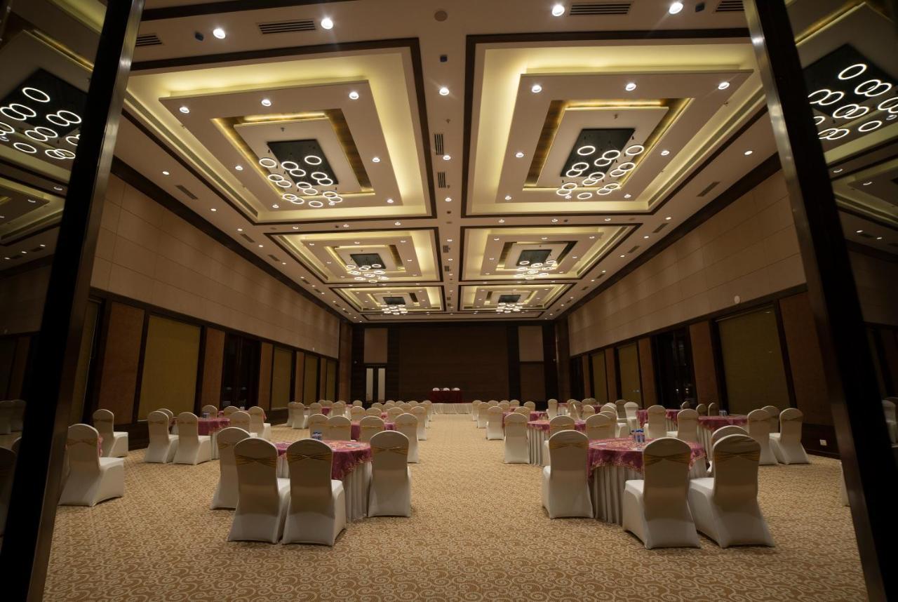 Hotel Rajhans Abhinandan Bhopal Exterior photo