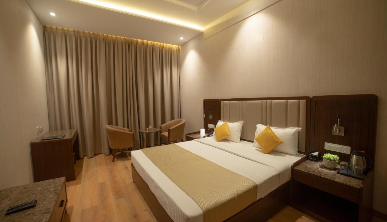 Hotel Rajhans Abhinandan Bhopal Exterior photo