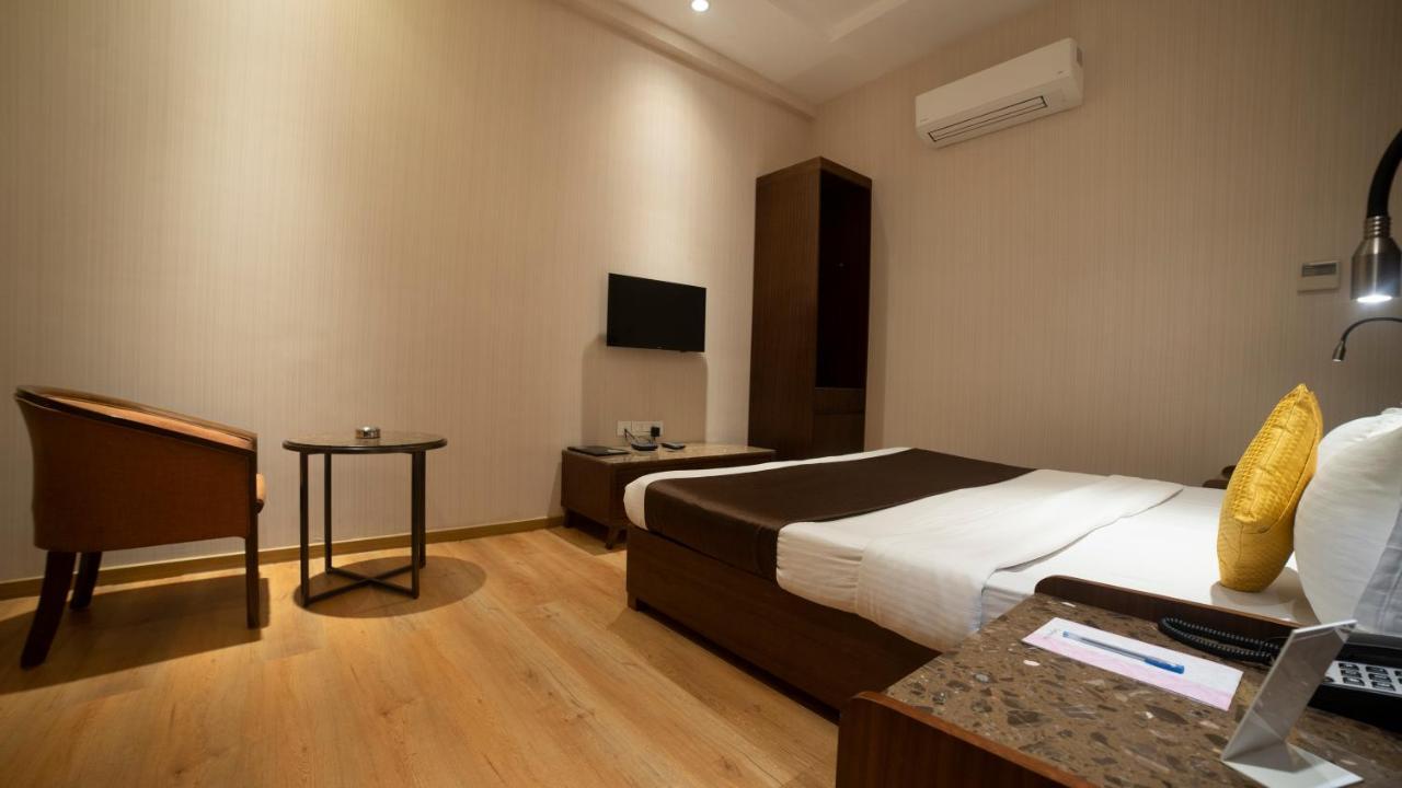 Hotel Rajhans Abhinandan Bhopal Exterior photo